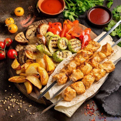 Шашлык из курицы с овощами гриль
